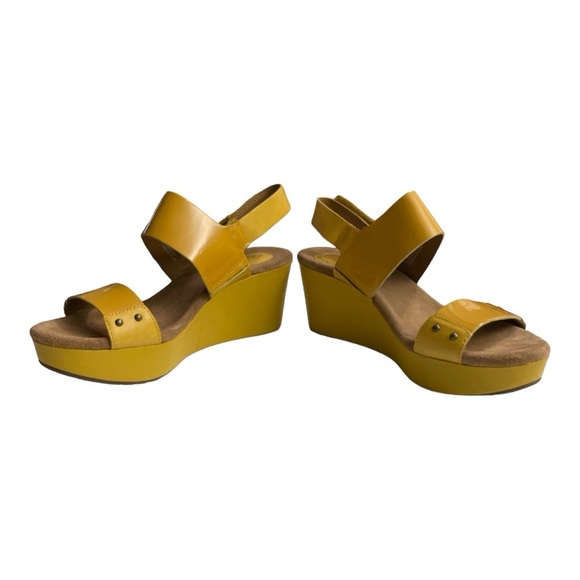 Clark’s Artisan Casslyn Dez Mustard Yellow Patent Platform Wedge Sandals 10 - Picture 4 of 13